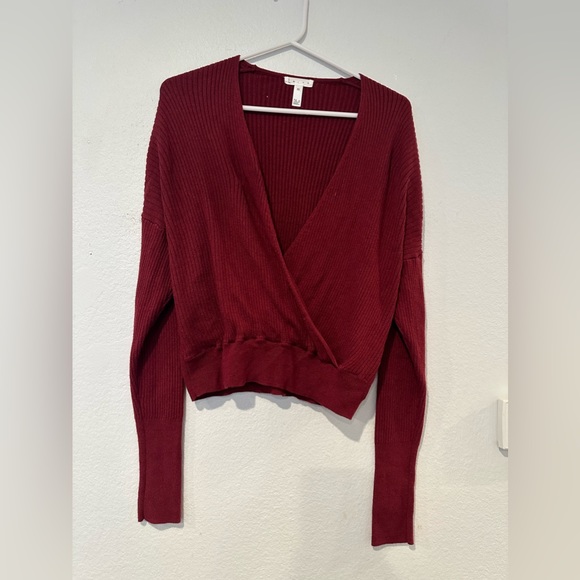 Leith Tops - Leith V Neck